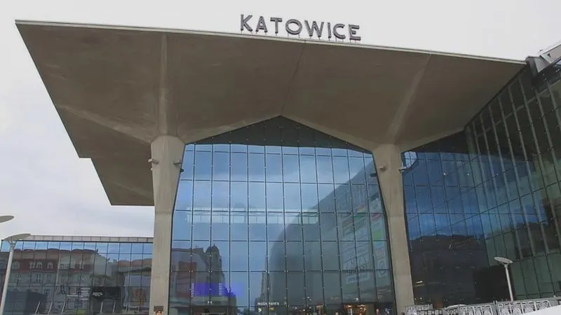 Gdzie zaparkować przy dworcu PKP Katowice? Praktyczny przewodnik dla podróżnych