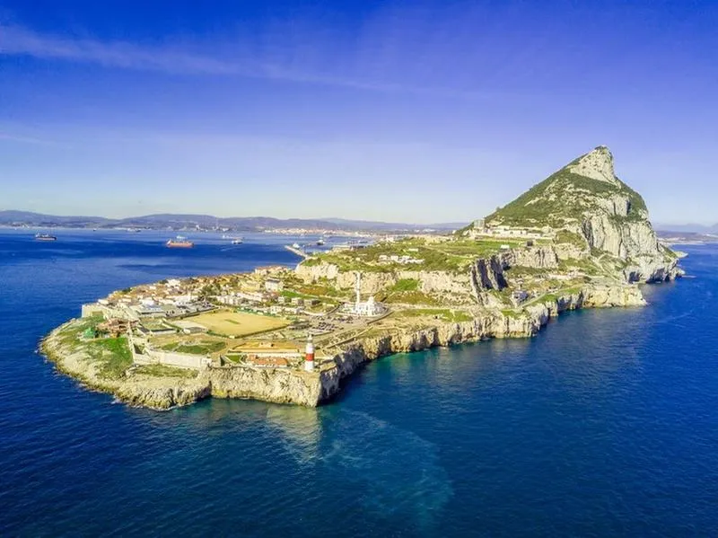 Ile czasu trwa lot na Gibraltar? Sprawdź, jak zaplanować podróż