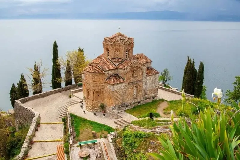 Ile trwa lot do Macedonii i jak zaplanować podróż
