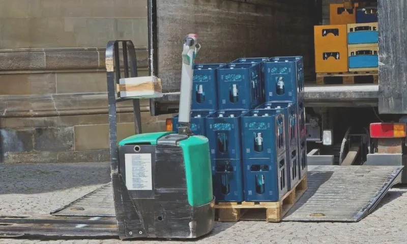 Jak bezpiecznie przewieźć alkohol samolotem – praktyczne porady dla podróżnych