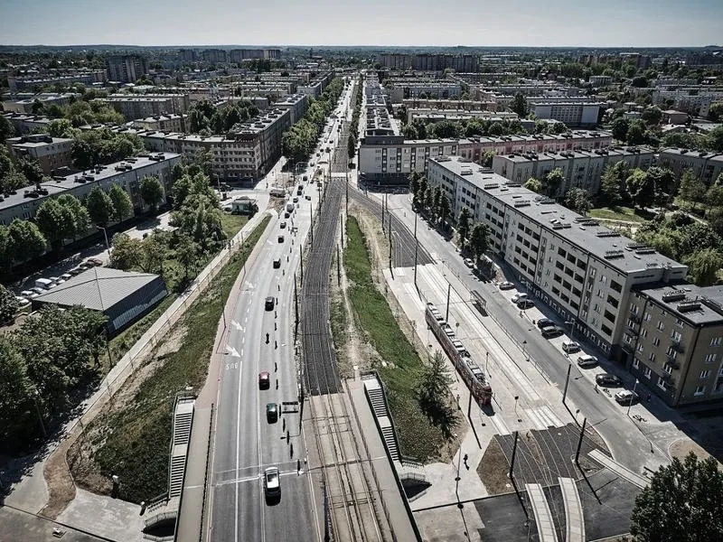 Jak dojechać do Alei Pokoju 44 w Częstochowie — praktyczny przewodnik