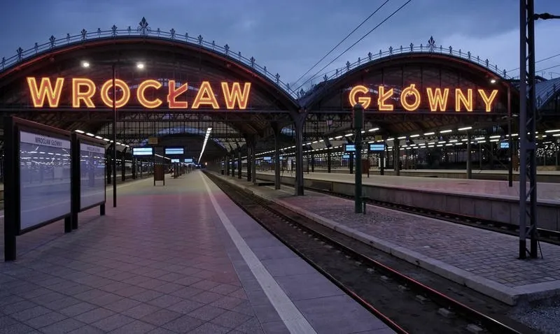 Jak dojechać wrocławskim PKP i nie zgubić się po drodze?