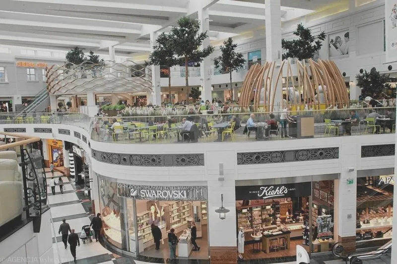 Jak dojechać z dworca centralnego do Arkadii szybko i wygodnie
