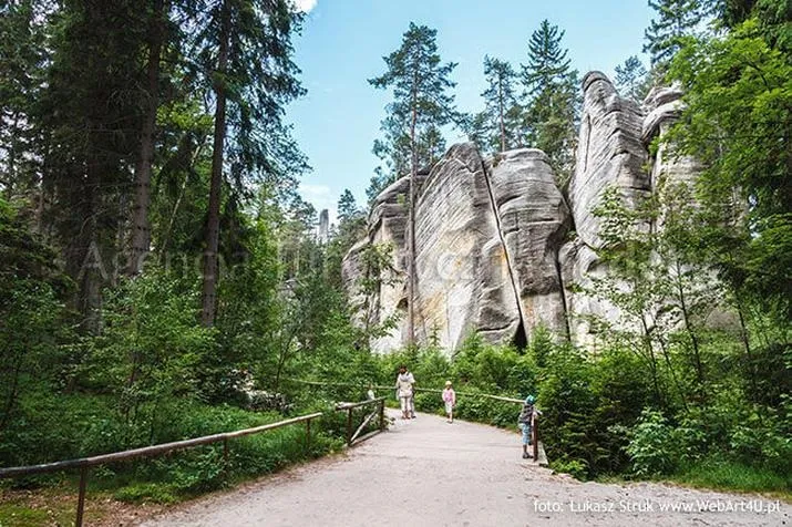 Jak dotrzeć do Kudowy-Zdroju? Praktyczny przewodnik po trasach i dojazdach