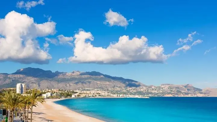 Jak długo trwa lot z Katowic do Hiszpanii? Sprawdź, co warto wiedzieć przed podróżą!