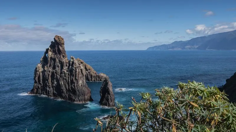 Jak długo trwa podróż samolotem z Wrocławia na Maderę?