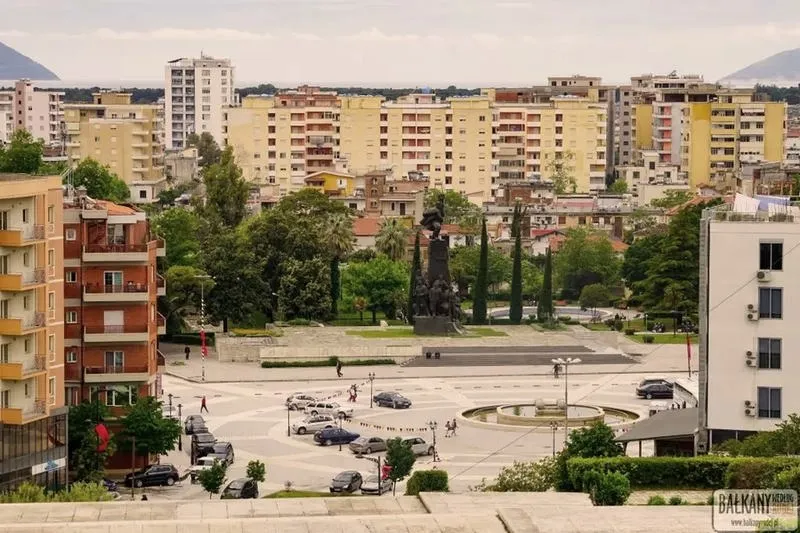 Jak łatwo dotrzeć z lotniska w Tiranie do Vlory?