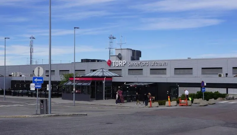 Jak szybko i wygodnie dojechać z Oslo Torp do centrum miasta?