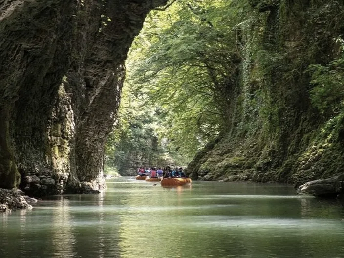 Kiedy najlepiej jechać do Gruzji: przewodnik sezonowy