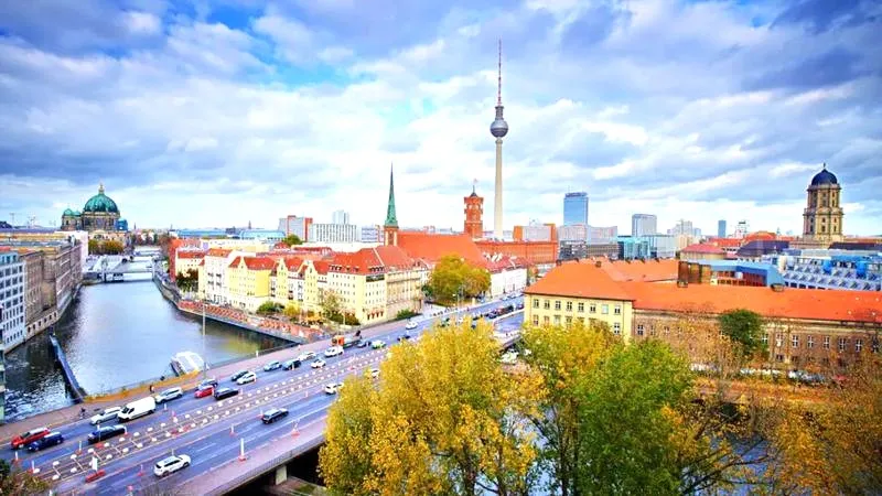 Odkryj fascynujące atrakcje turystyczne w Berlinie, które musisz zobaczyć