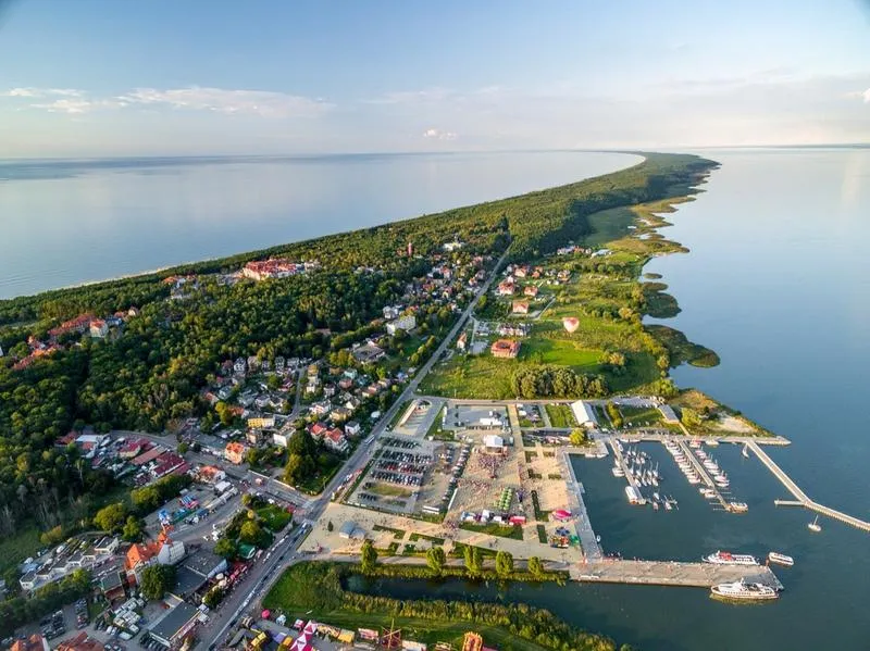 Przewodnik po podróży: jak dojechać pociągiem do Krynicy Morskiej?