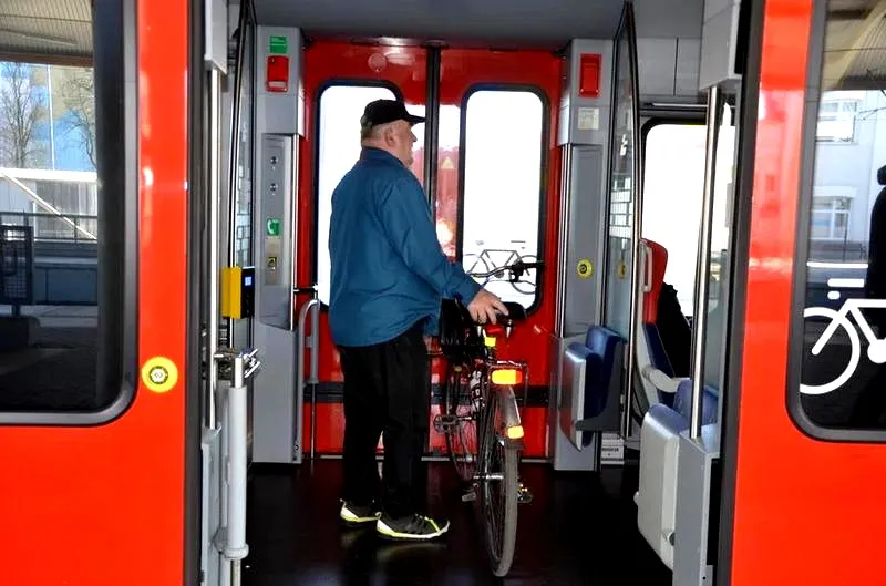 Przewożenie roweru pociągiem – praktyczne porady dla podróżników