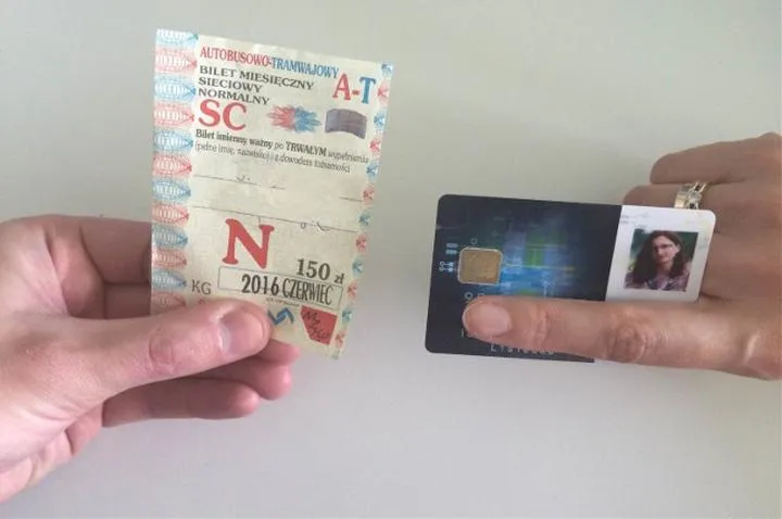 Porównanie zakupu online vs stacjonarnie