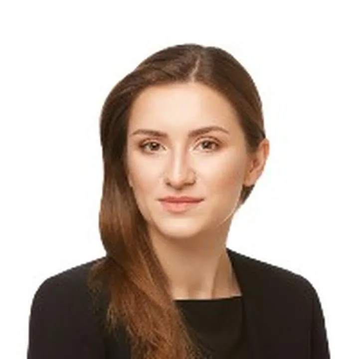 Przesiadki a czas lotu Warszawa Bandżul